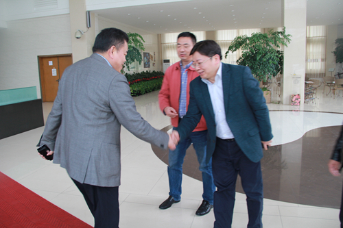 省财政厅纪检组长李伯来一行莅临艾莱依参观指导 新闻配图