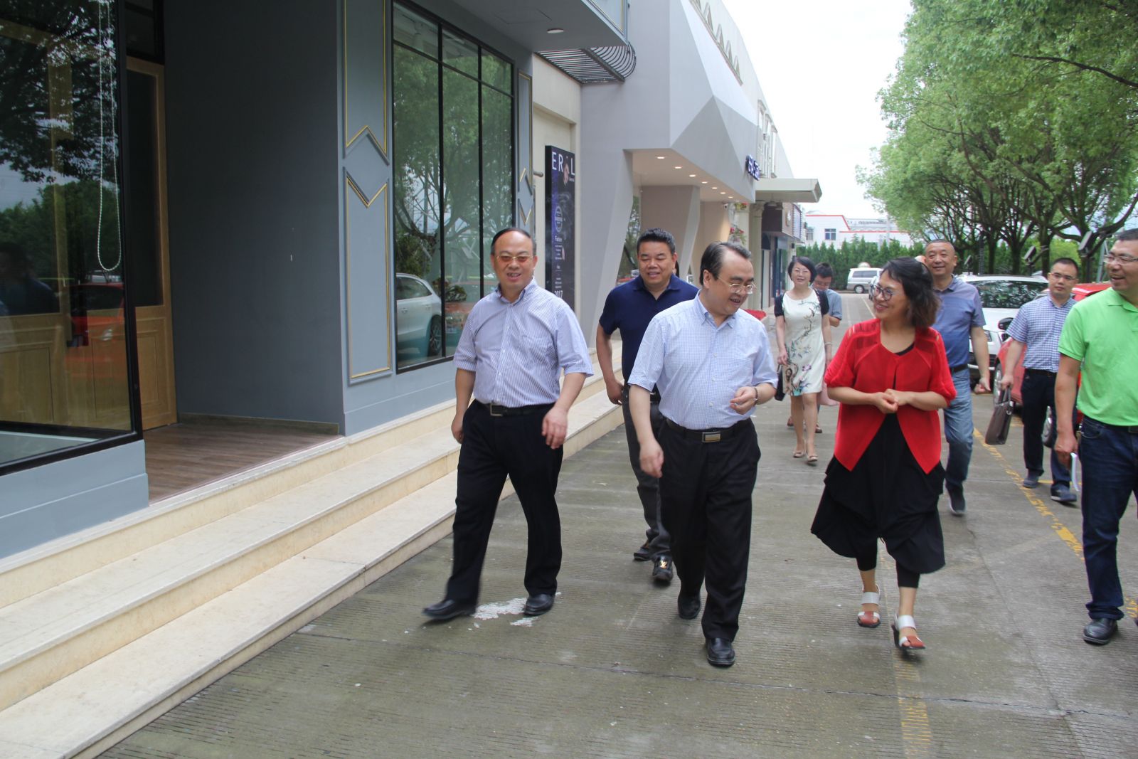 丽水市副市长徐光文一行莅临艾莱依集团参观指导 新闻配图