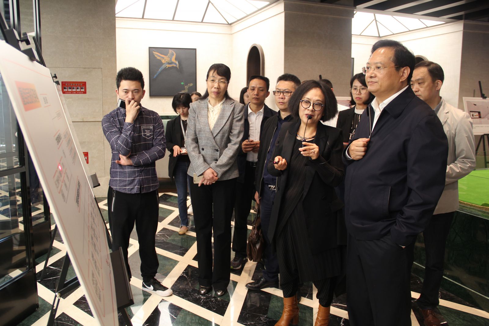 丽水市市委书记张兵一行莅临艾莱依集团参观指导 新闻配图