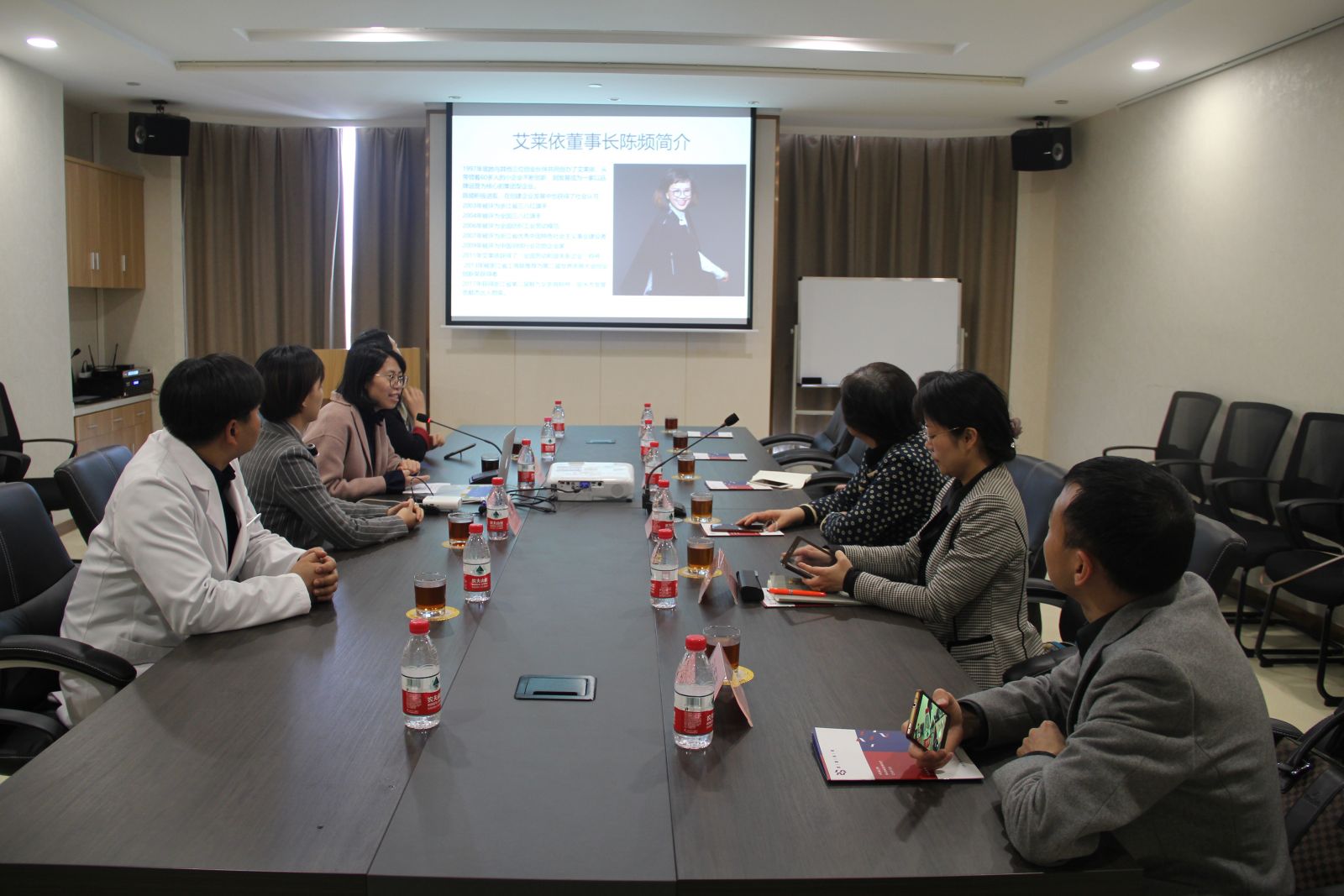 省妇联主席王文娟一行莅临艾莱依集团参观调研 新闻配图