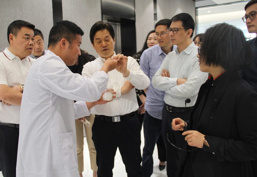 丽水市委常委、宣传部长葛学斌一行莅临艾莱依集团参观调研 新闻配图