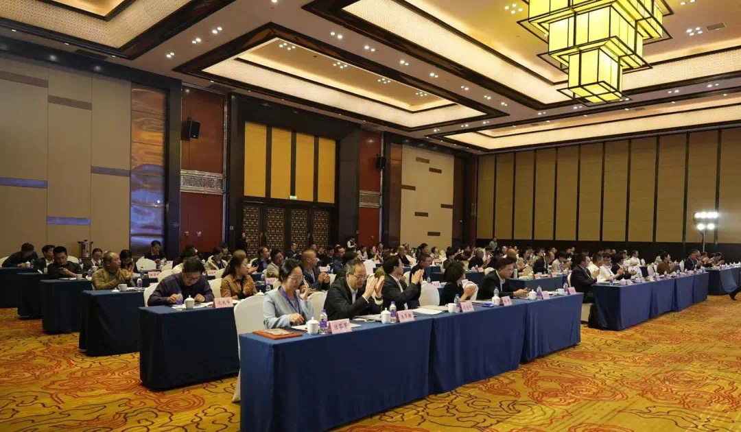 艾莱依参加浙羽协二届四次会员代表大会，喜获多项荣誉 新闻配图