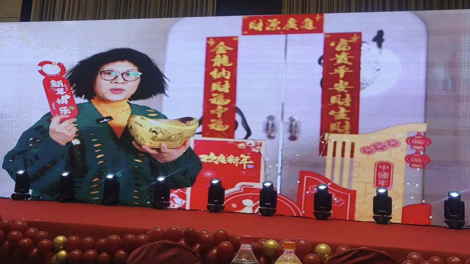 龙腾四海，向美而生 | 六安服装工厂2024迎春盛典 新闻配图
