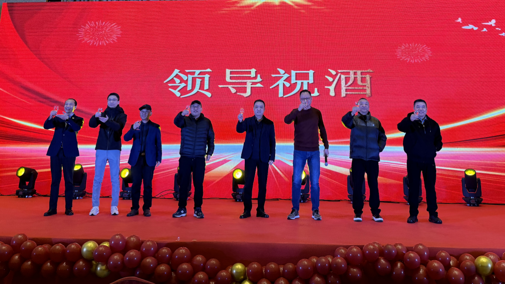 龙腾四海，向美而生 | 六安服装工厂2024迎春盛典 新闻配图