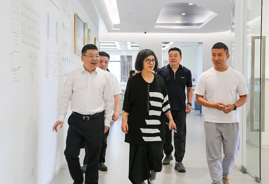 丽水市副市长周和平莅临艾莱依调研指导 新闻配图
