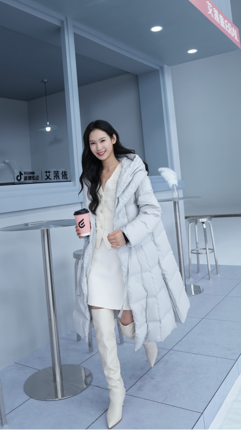 艾莱依职场热时装直播大秀,宋佳&杨天真惊喜现身 新闻配图