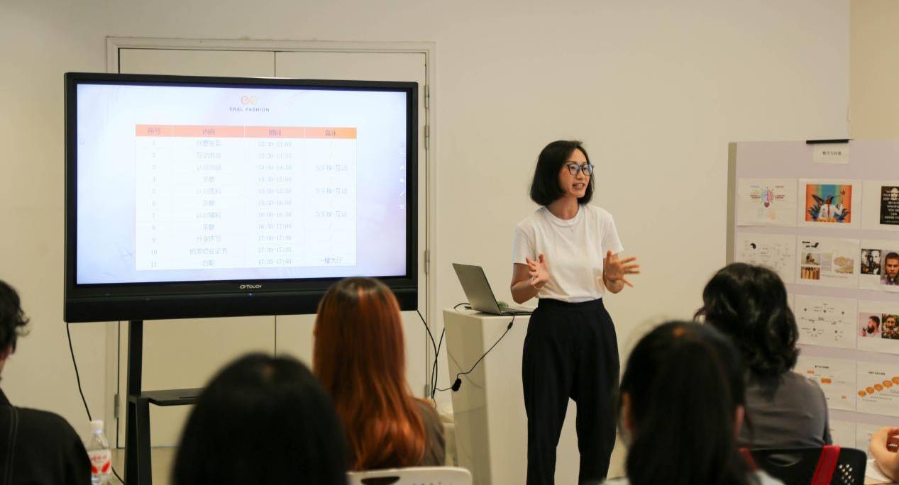 艾莱依羽绒研修班第一期精彩启航：以专业为基，让温暖远行 新闻配图