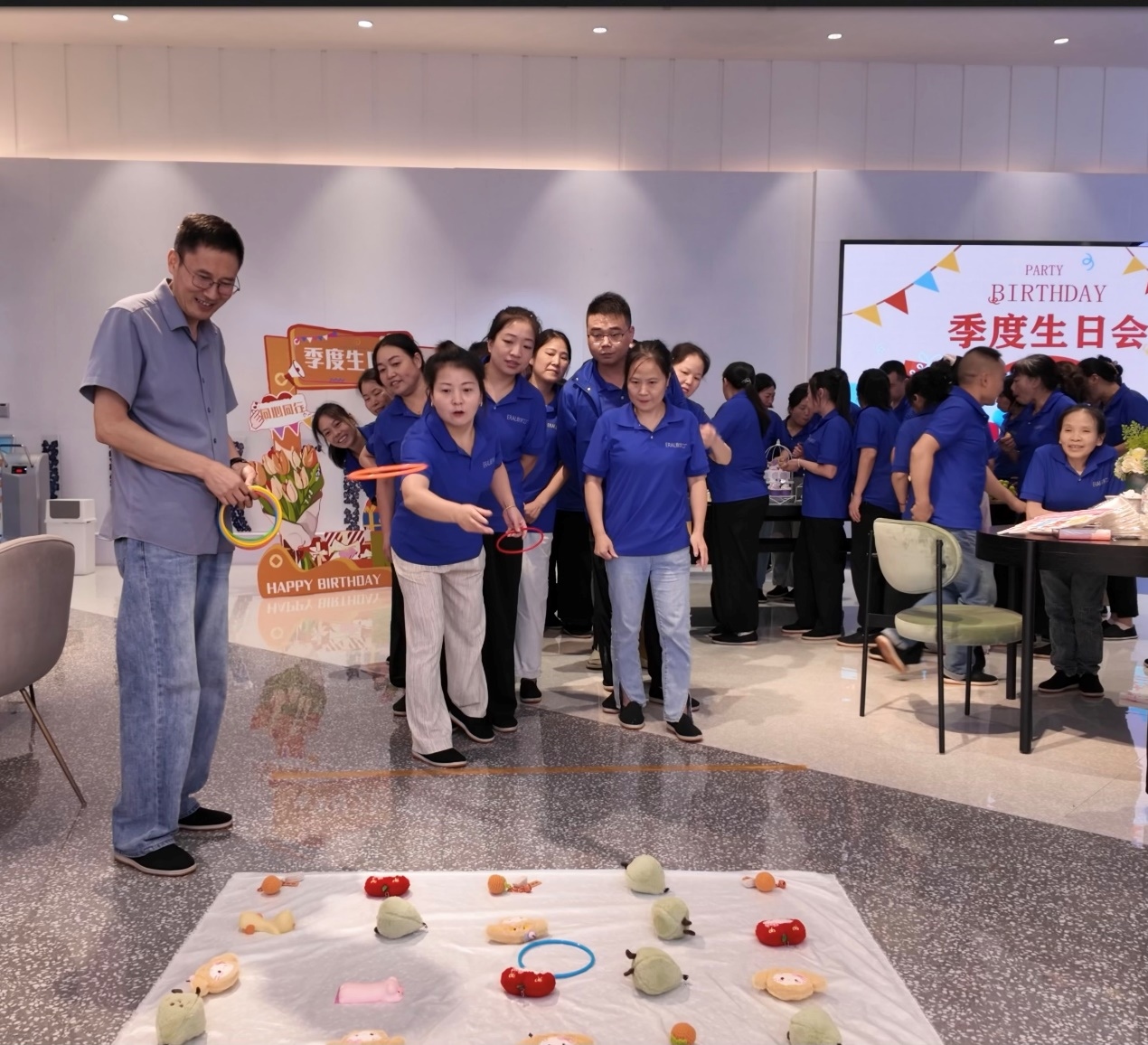 同心同行，共庆生辰——艾莱依数字工厂季度生日会温情绽放 新闻配图