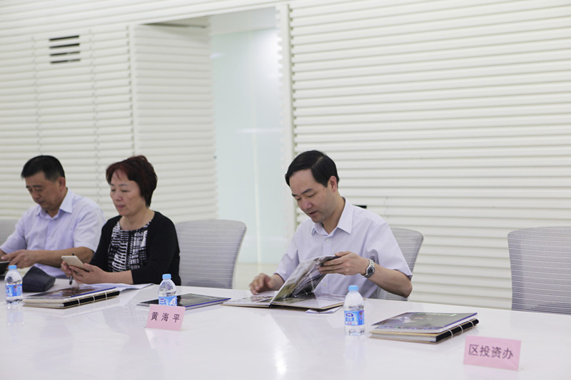 上海市普陀区委常委统战部部长黄海平莅临艾莱依上海公司参观指导 新闻配图