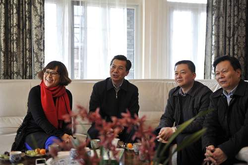 丽水市委书记王永康一行慰问艾莱依集团总裁