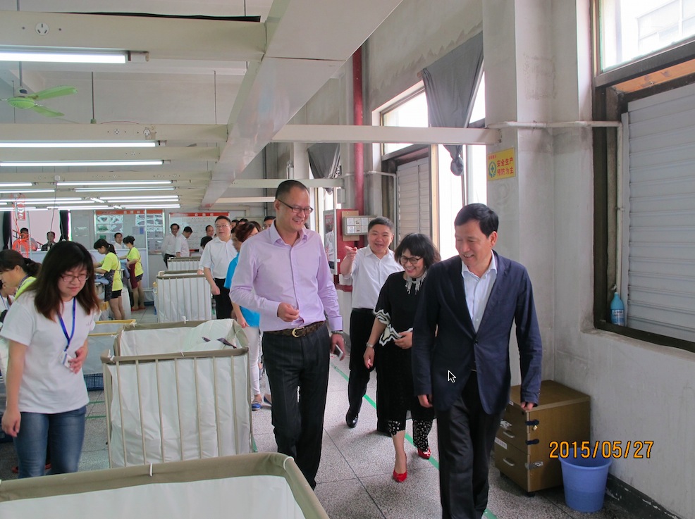 浙江省嘉兴市委副书记林健东、平湖市市委书记盛付祥等一行莅临平湖艾莱依参观指导