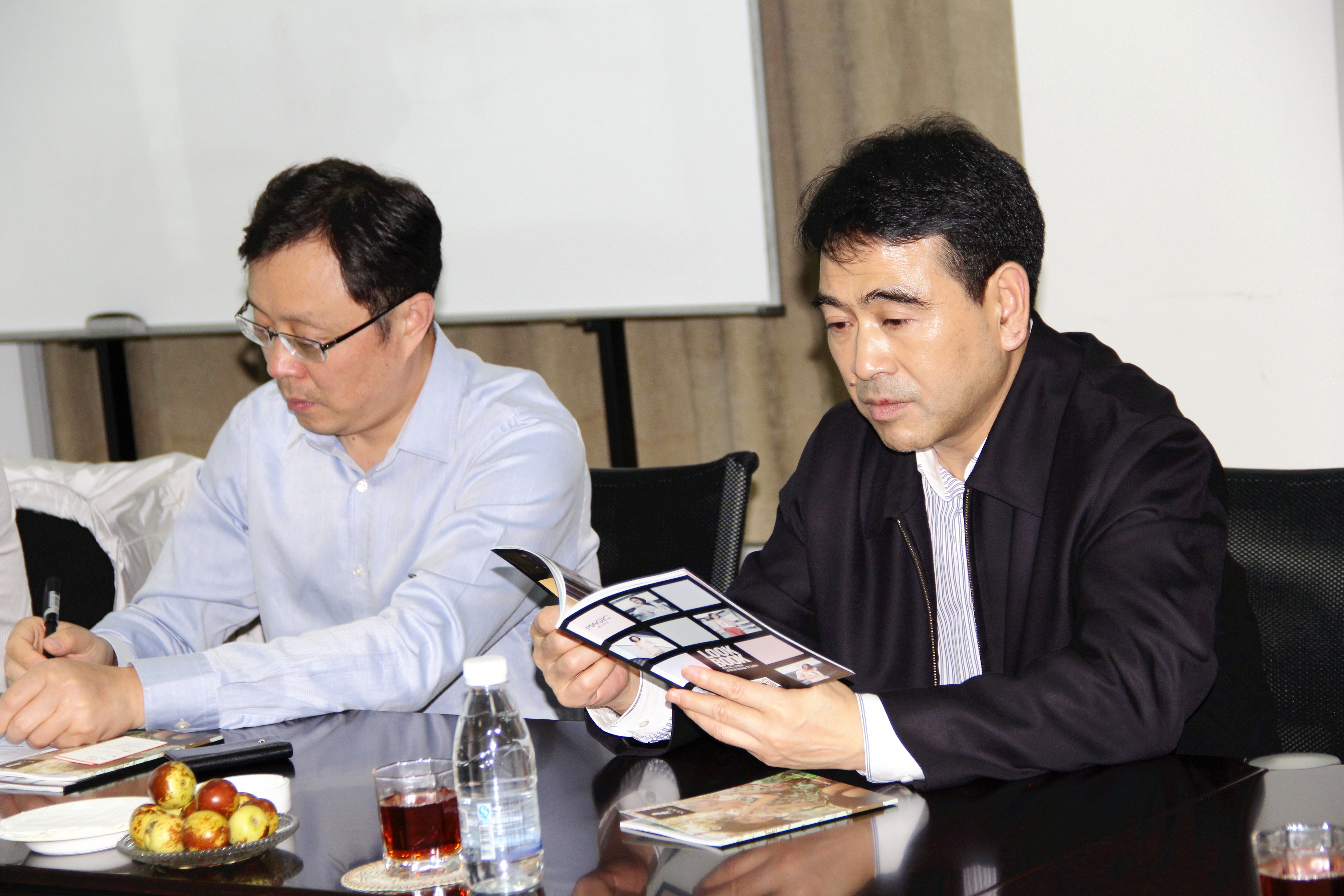 浙商银行董事长沈仁康一行莅临艾莱依集团参观指导